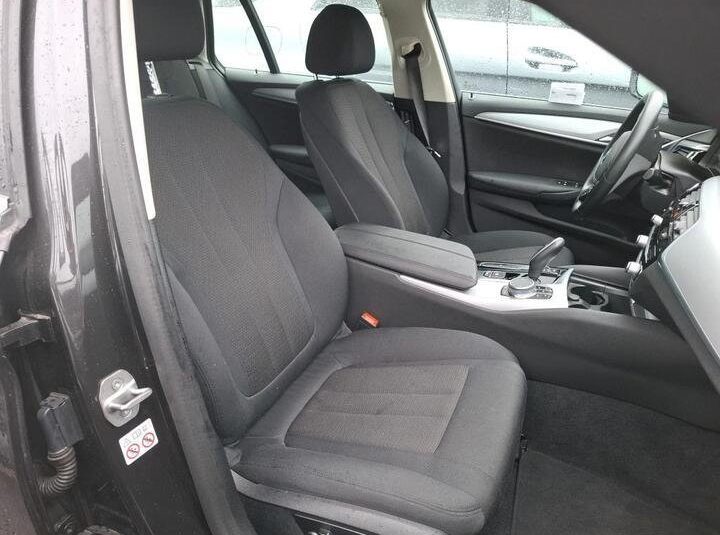 BMW 5 Series Touring 520d Lounge – xDrive