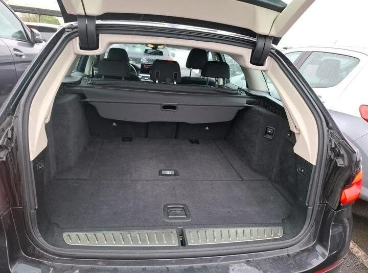BMW 5 Series Touring 520d Lounge – xDrive