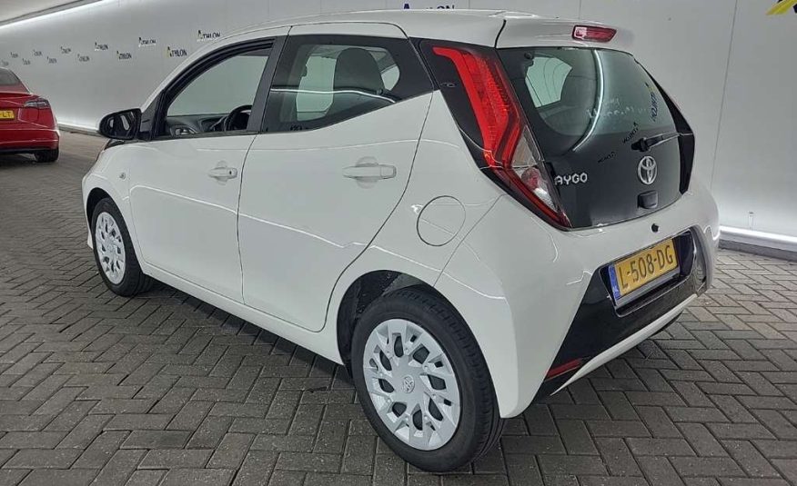 Toyota Aygo 1.0 VVT-i X-Play